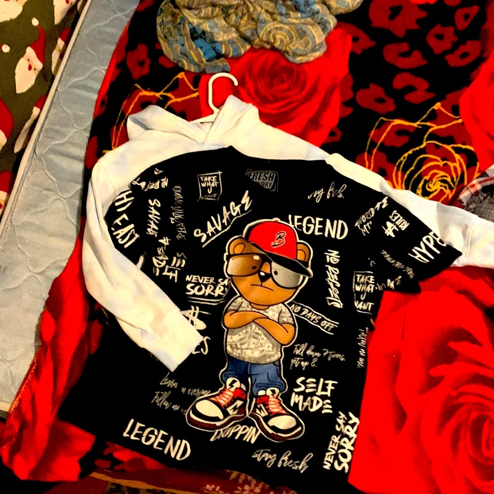 It has no brand , It is black and white . And you can wear it anywhere !